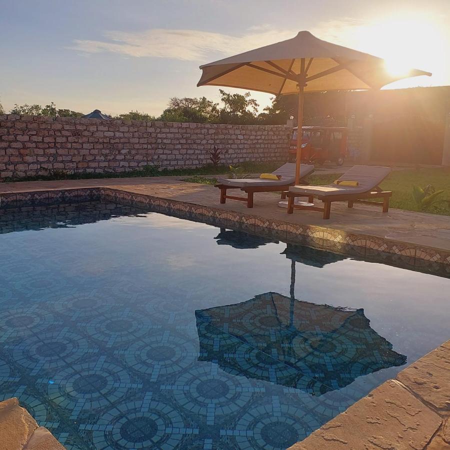4 U Luxury Bungalows Diani เดียนีบีช ภายนอก รูปภาพ