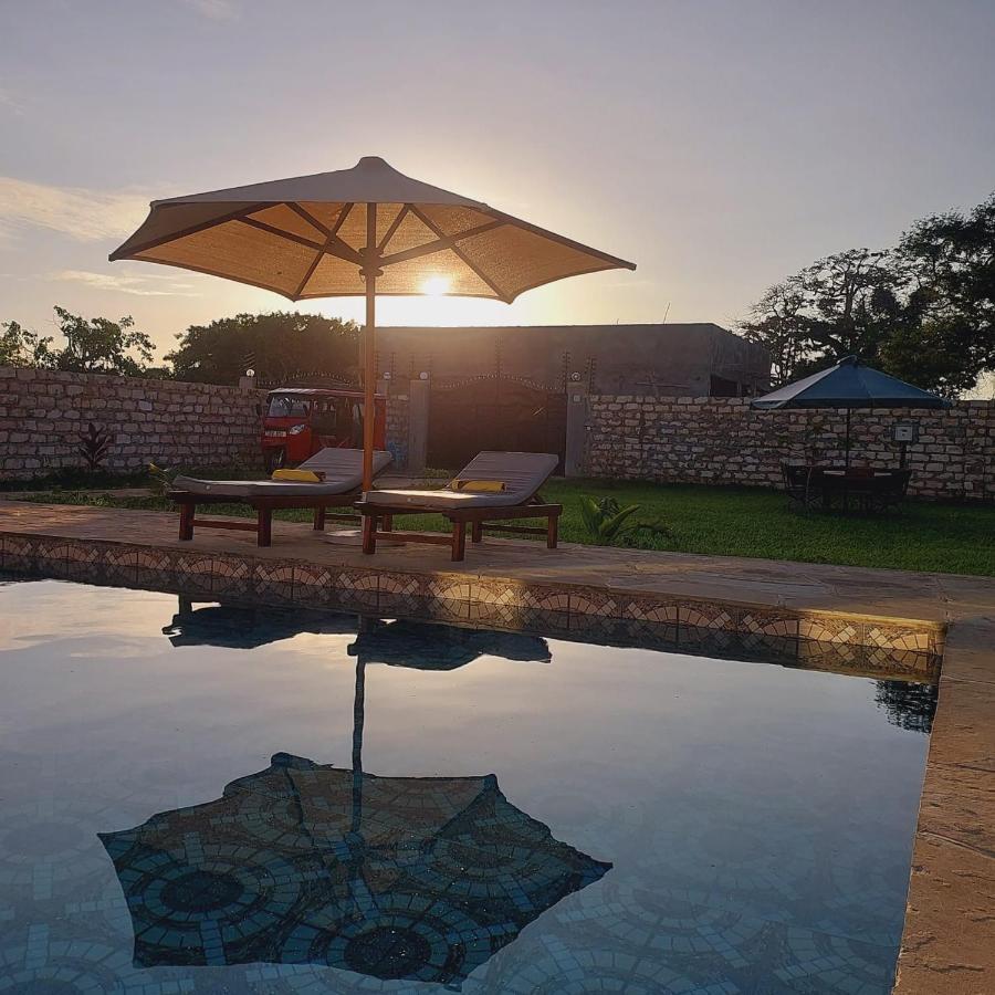 4 U Luxury Bungalows Diani เดียนีบีช ภายนอก รูปภาพ