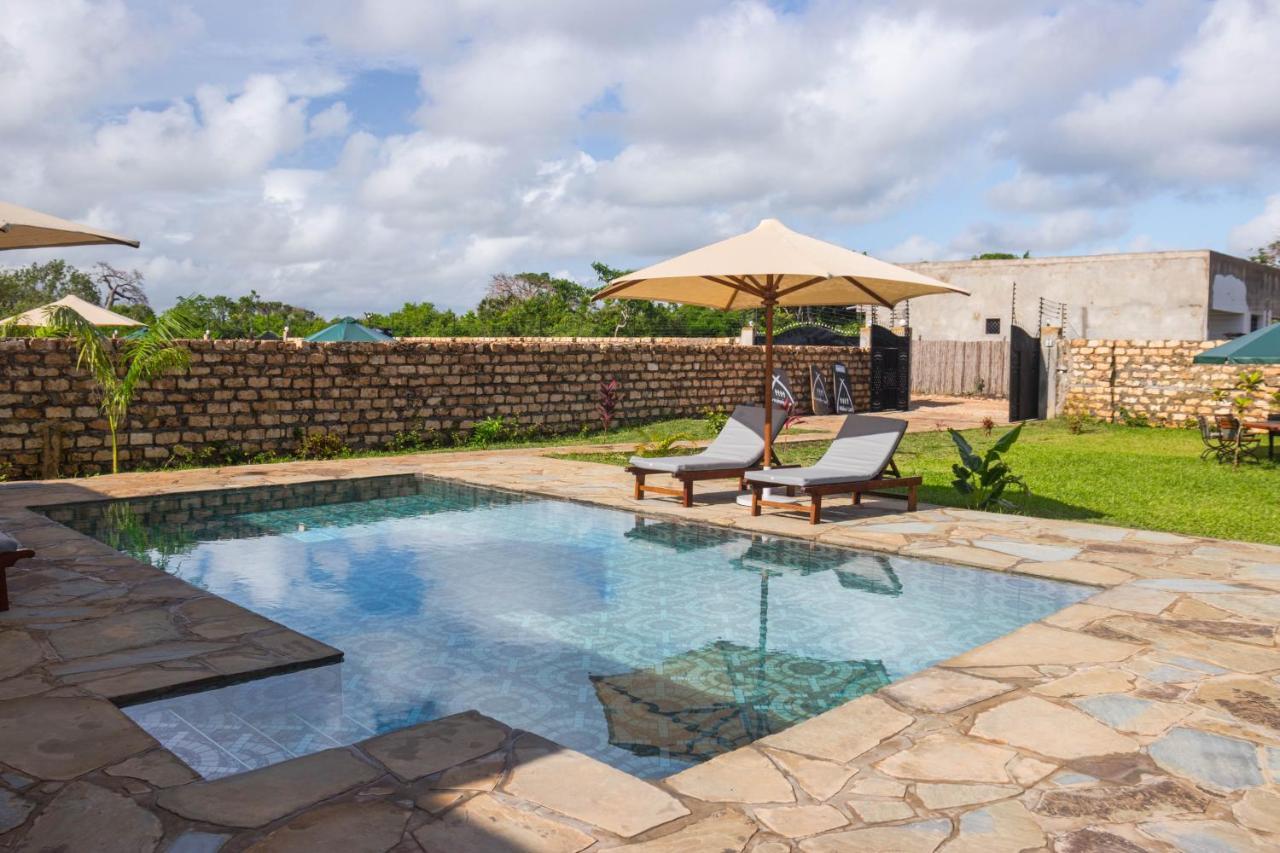 4 U Luxury Bungalows Diani เดียนีบีช ภายนอก รูปภาพ