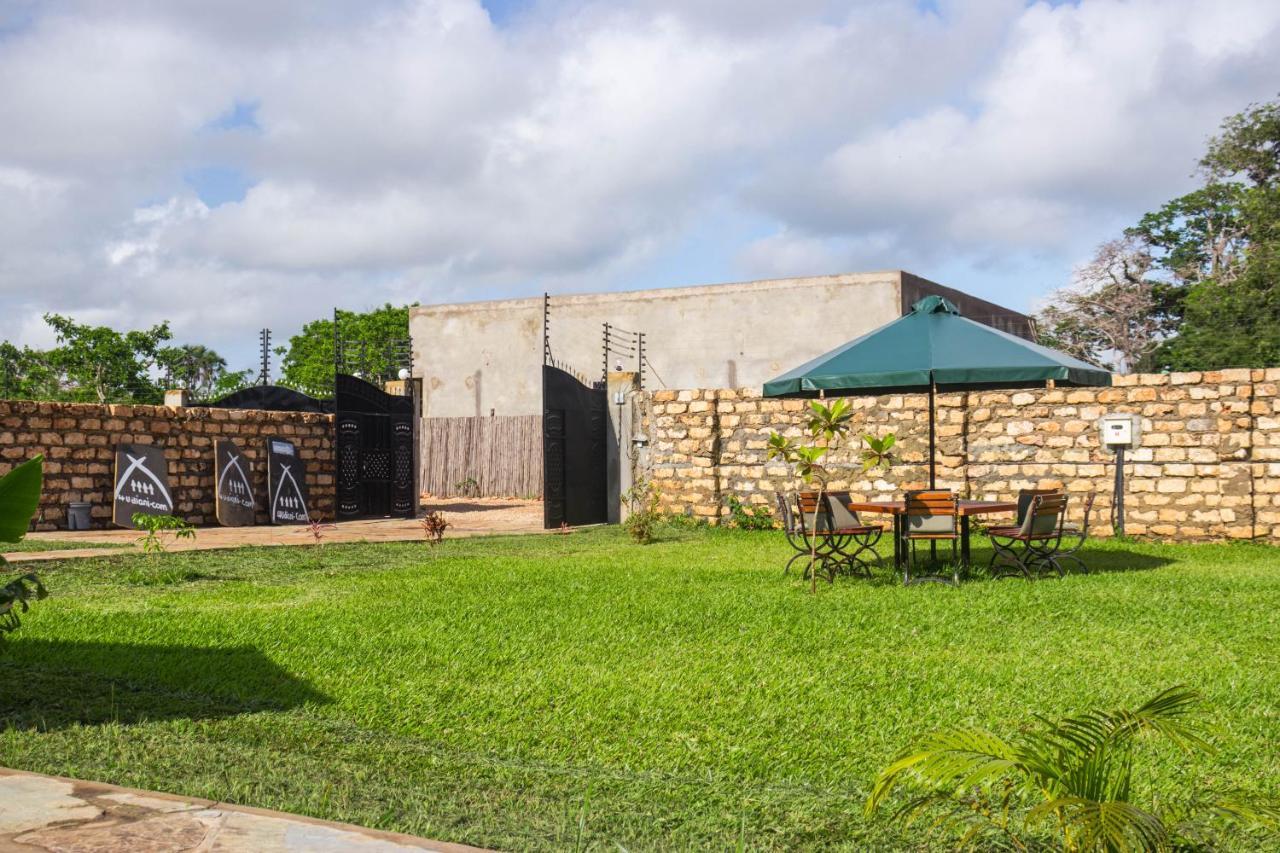 4 U Luxury Bungalows Diani เดียนีบีช ภายนอก รูปภาพ
