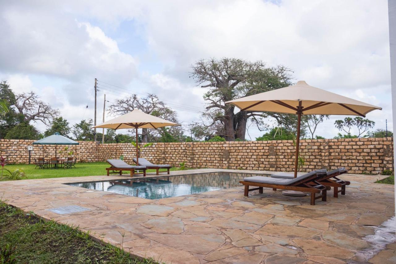 4 U Luxury Bungalows Diani เดียนีบีช ภายนอก รูปภาพ