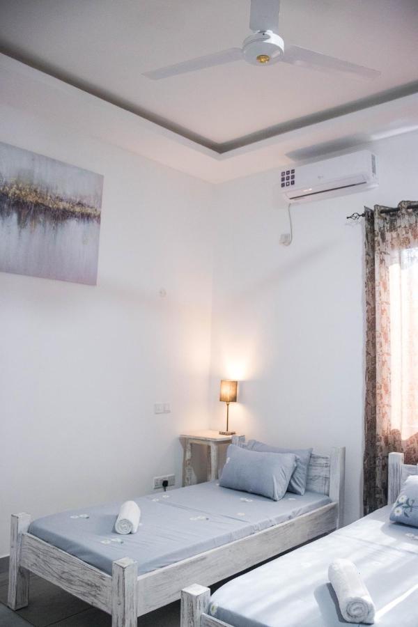 4 U Luxury Bungalows Diani เดียนีบีช ภายนอก รูปภาพ