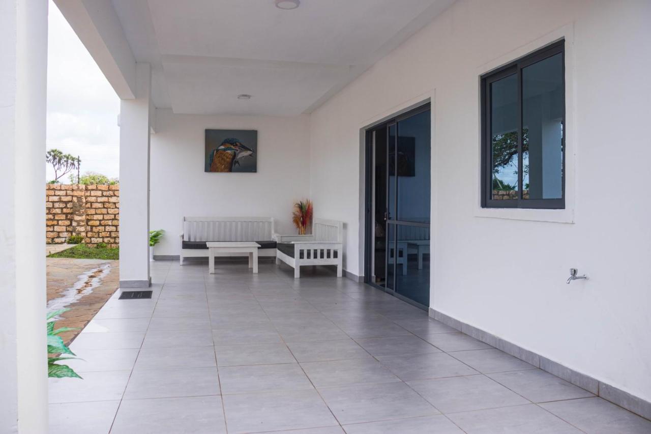 4 U Luxury Bungalows Diani เดียนีบีช ภายนอก รูปภาพ