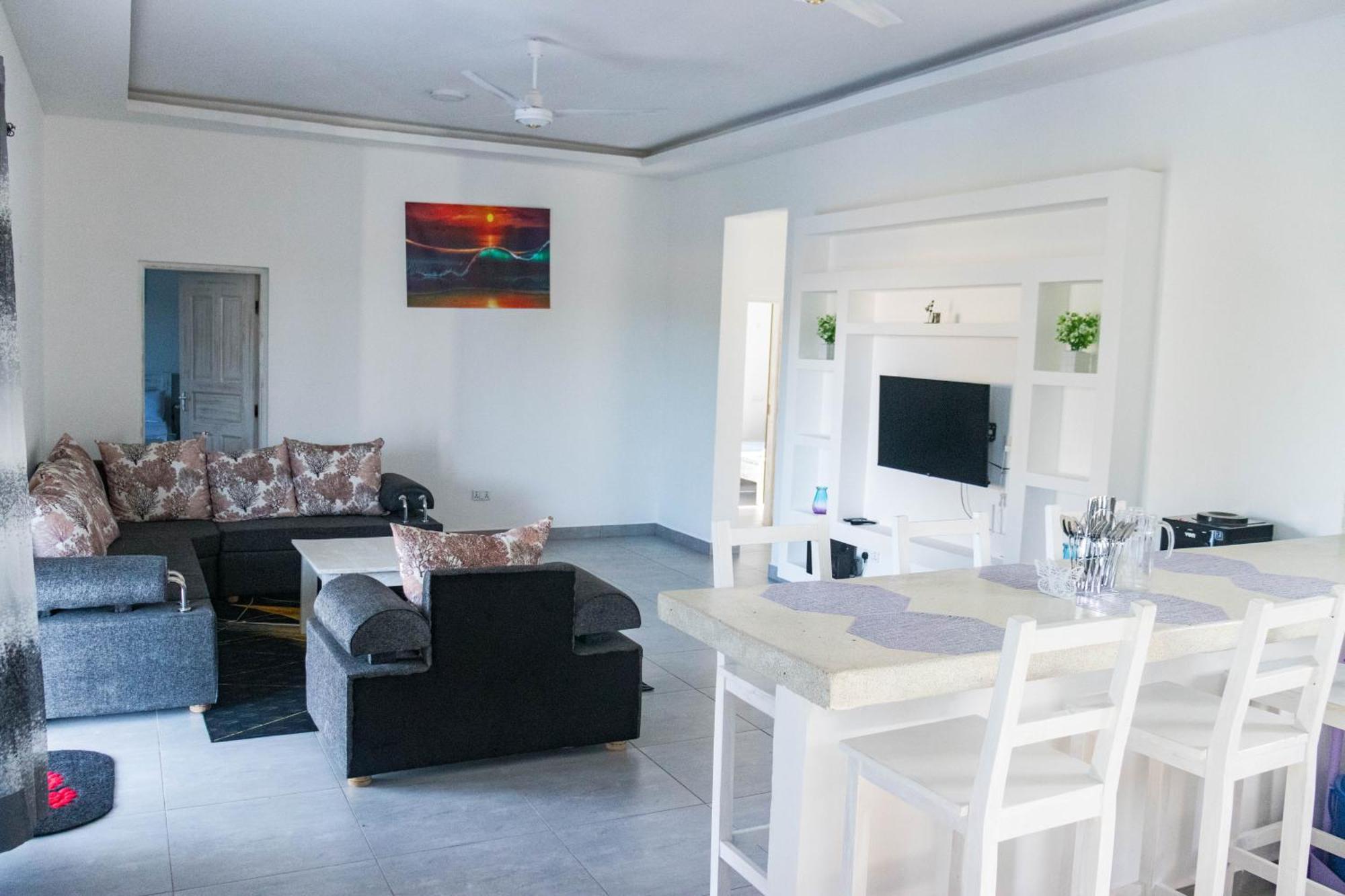 4 U Luxury Bungalows Diani เดียนีบีช ภายนอก รูปภาพ