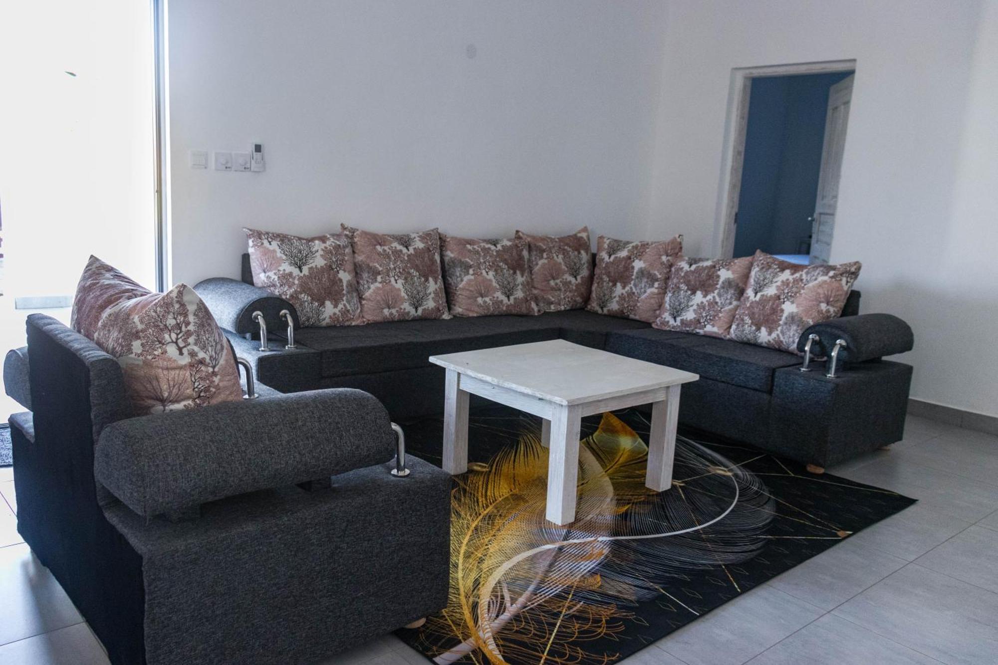 4 U Luxury Bungalows Diani เดียนีบีช ภายนอก รูปภาพ